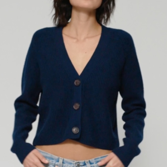 CROPPED FISHERMAN CASHMERE CARDIGAN FROM NAKEDCASHMERE - Picture 3 of 12